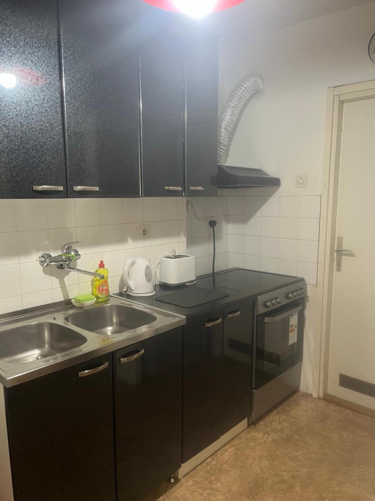 Danube Apartment Belgrado Buitenkant foto