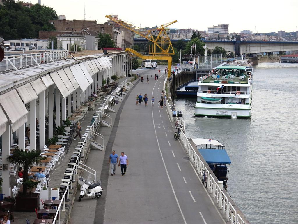 Danube Apartment Belgrado Buitenkant foto